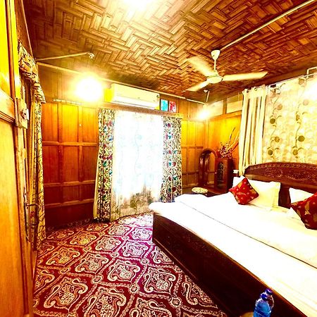 Lake Palace Group Of House Boats Srīnagar Exterior foto