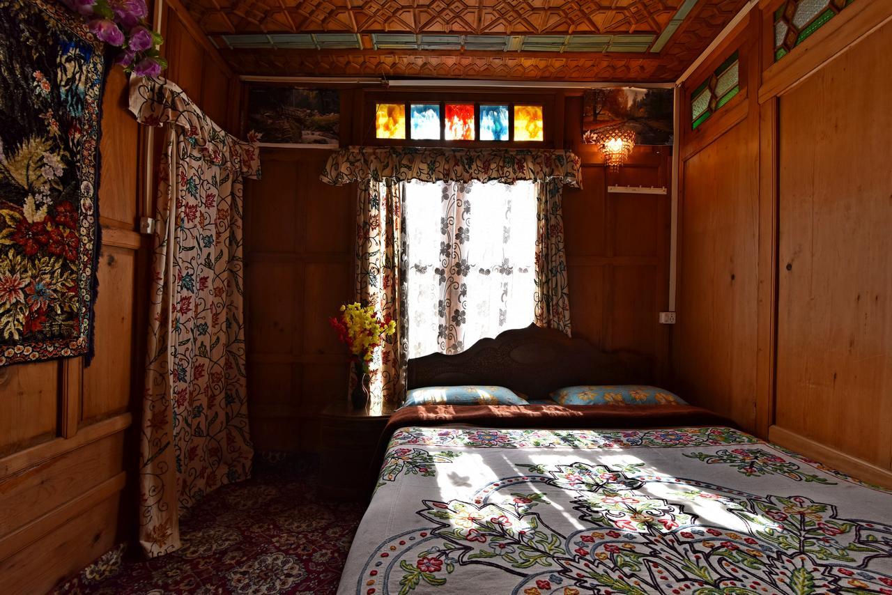 Lake Palace Group Of House Boats Srīnagar Exterior foto