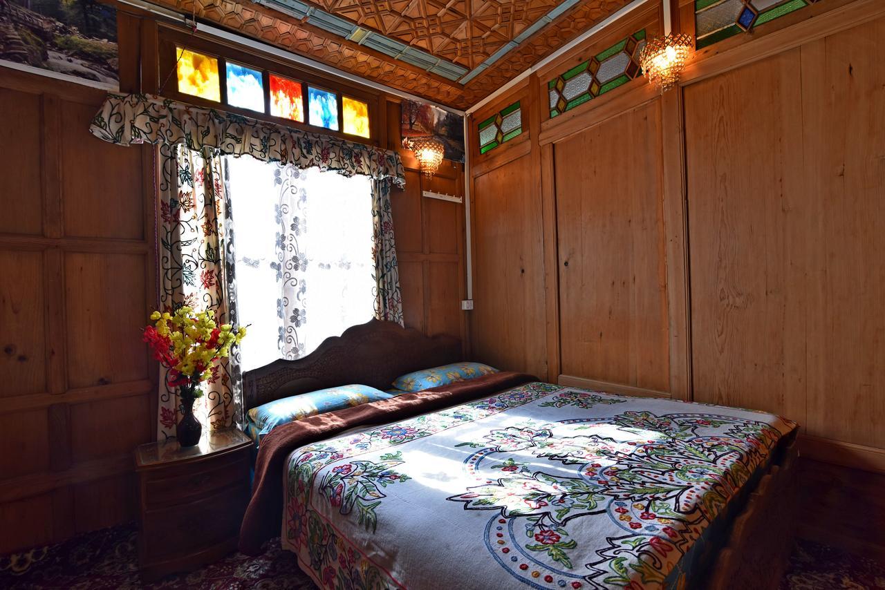 Lake Palace Group Of House Boats Srīnagar Exterior foto