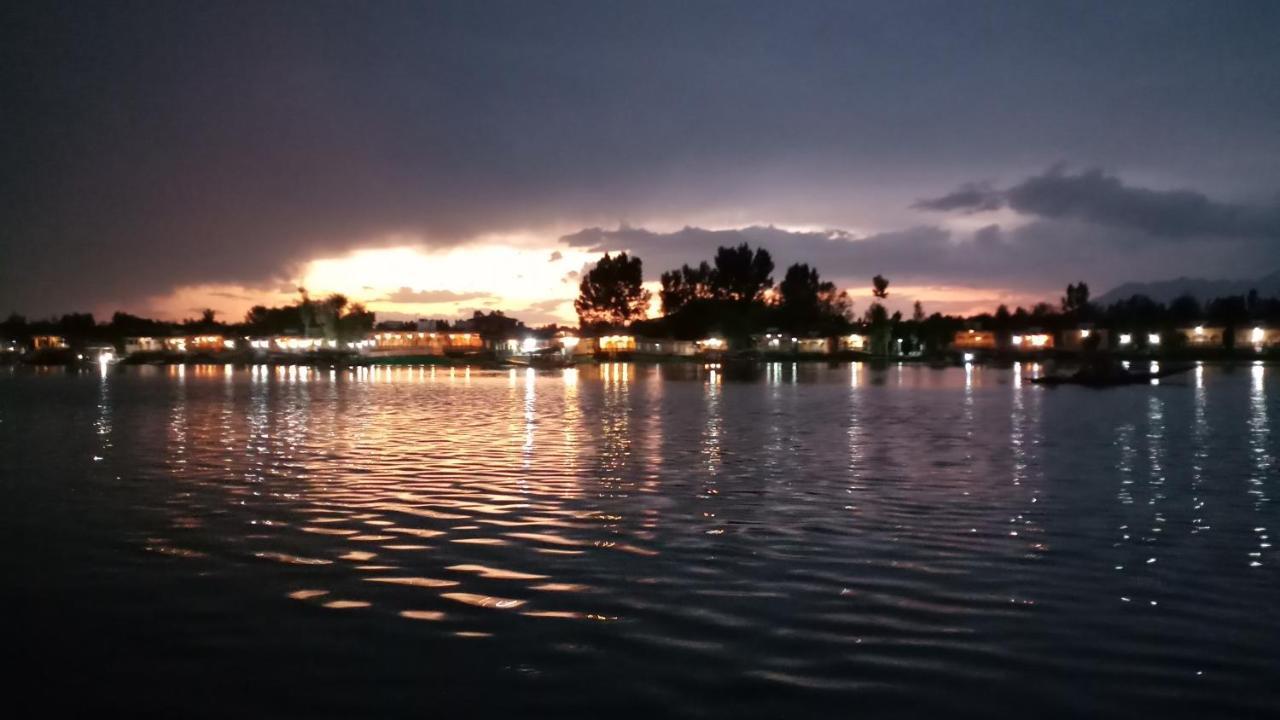 Lake Palace Group Of House Boats Srīnagar Exterior foto